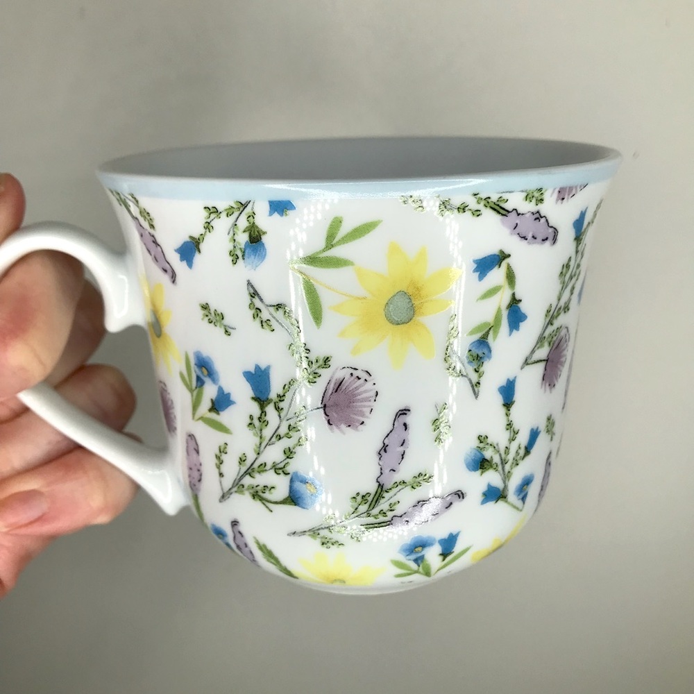 The English Table Floral White Tea Coffee Cup